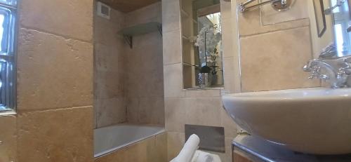 Bright 2BDR Sandymount Apartment Near Sea - main image