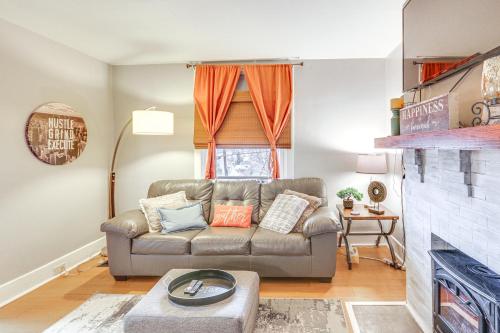 Pittsburgh Home with Private Yard 3 Mi to Dtwn! in Pittsburgh, USA