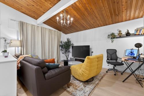 Home near Rogers place Downtown Expo centre Stadium with King Bed – khách sạn tại Rosslyn