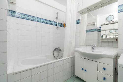 Spacious family flat 2bdr close to Eiffel Tower - image 4