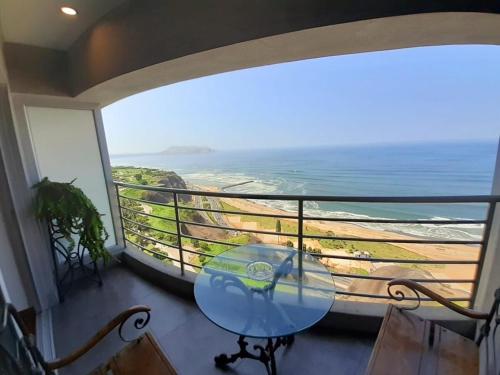 Ocean Breeze & City Vibes Luxury Stay in Lima