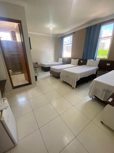 4 twin beds
