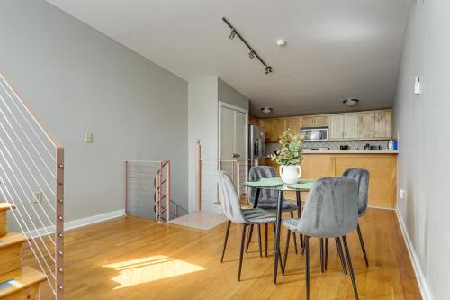 Walk Downtown | Rooftop Patio + 2 King Beds in Fayetteville (NC)