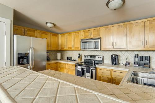 Walk Downtown | Rooftop Patio + 2 King Beds in Fayetteville (NC)