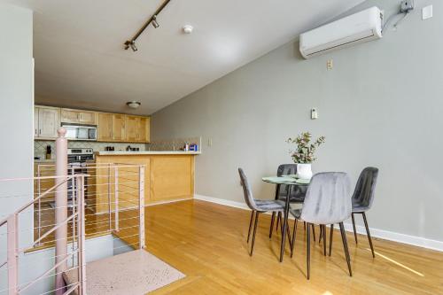 Walk Downtown | Rooftop Patio + 2 King Beds in Fayetteville (NC)