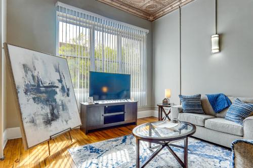 Walk Downtown | Rooftop Patio + 2 King Beds in Fayetteville (NC)