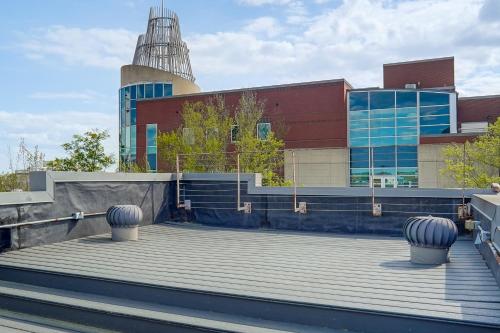 Walk Downtown | Rooftop Patio + 2 King Beds in Fayetteville (NC)