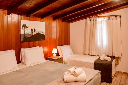 3 twin beds