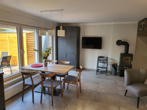 Удобства, Ferienhaus Norderny direkt am Deich, Fledderweg 8 in Norddeich in Норден