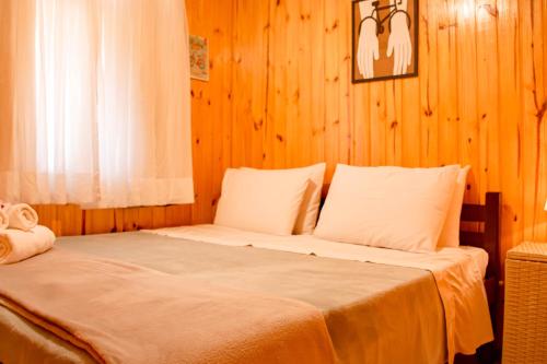 2 twin beds