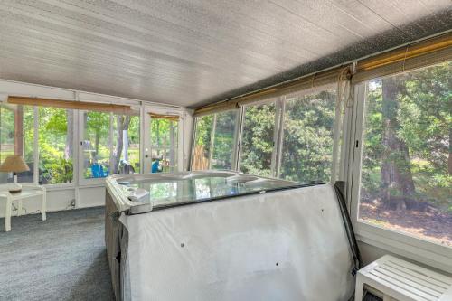 Bushnell Riverside Retreat w/ Hot Tub & Game Shed in Floral City