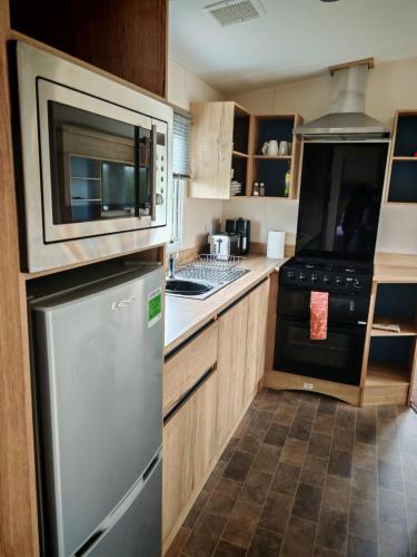 virtuve, Flamingo Land Cedar Wood 118 in Kirby Misperton