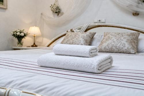 Gusarskiy Hotel and Apartment - image 2