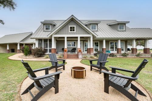 Elevated Farmhouse Getaway in Thorndale in Rockdale (TX)
