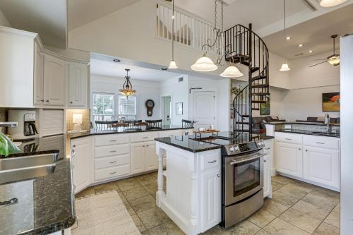 Elevated Farmhouse Getaway in Thorndale in Rockdale (TX)