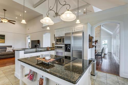 Elevated Farmhouse Getaway in Thorndale in Rockdale (TX)