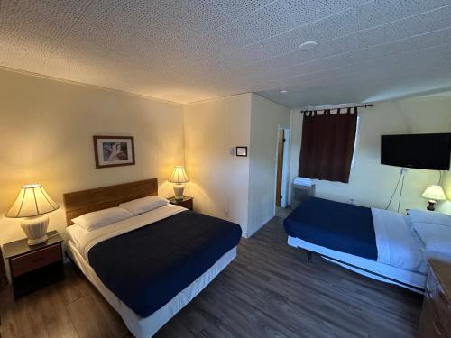 2 double beds
