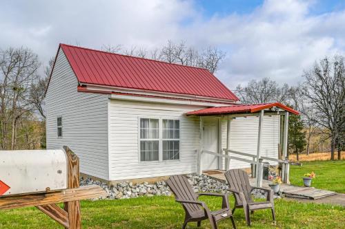. Serene McEwen Cottage ~ 2 Mi to Golf Course!