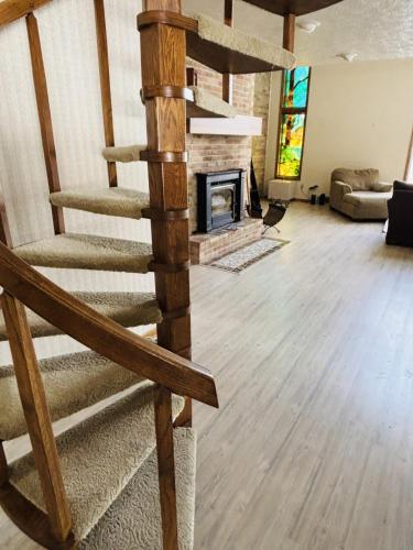 Falling Timber- A Frank Lloyd Wright Inspired Staycation - image 11