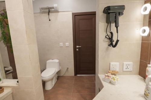 Luxury 3 Bedroom Cottage with Mountain Views - Murree - image 8