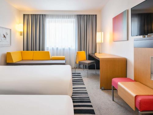 room detail thumbnail 1