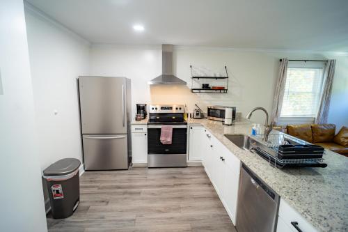 Renovated 2 Bed Walltown Home Walk To Duke! B in Durham, USA