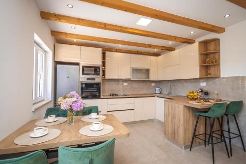 virtuve, Family friendly house with a parking space Popovici, Dubrovnik - 25452 in Popovići
