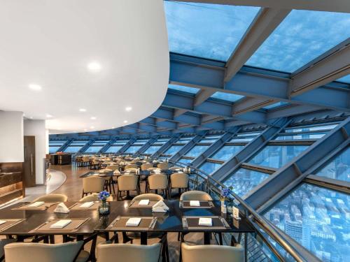 Restaurant, Novotel Shanghai Atlantis in Lujiazui and New Int'l Expo Center Pudong