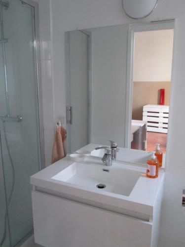 La Maïoun Guesthouse – Nice, CT