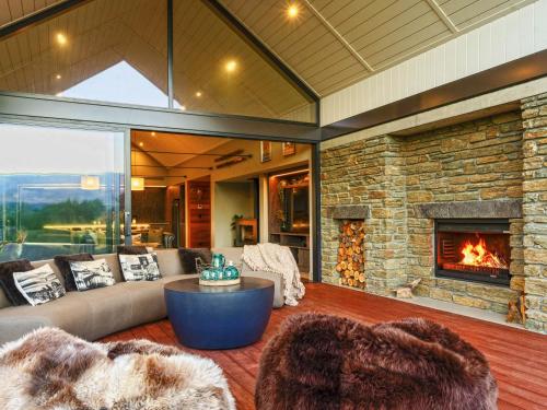 D&D Lodge - Central Otago Architectural Retreat in الكسندرا