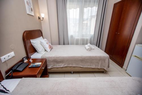 2 twin beds