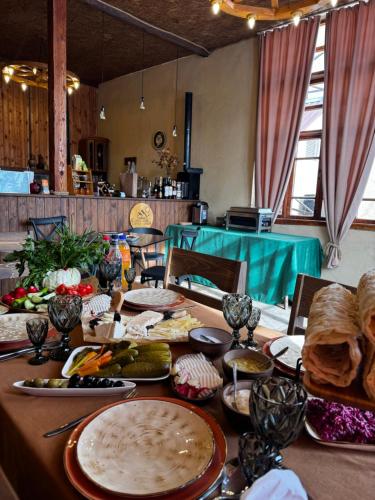 Ételek és italok, Moon Valley Guest House in Lermontov