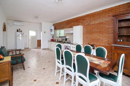 Casa con pileta Sauce Viejo, Cerca del rio y aeropuerto in 索斯比埃荷