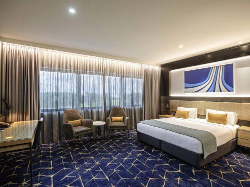 Mercure Sydney Liverpool Room Type - Deluxe King Room