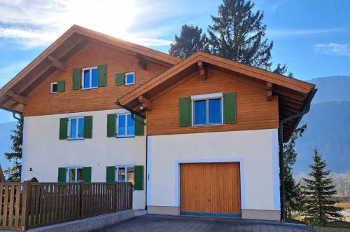 Ferienwohnung mit Küche & kleines Gästezimmer Lisi ohne Küche im Obergeschoß - 2 separate Einheiten - nahe Salzburg, ideal für Familien & Durchreise