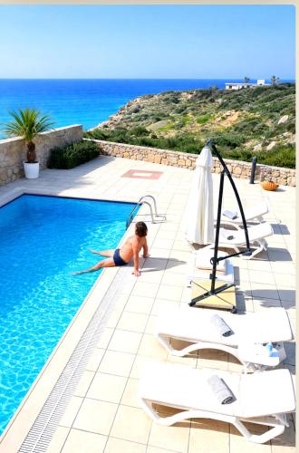 Golden Sunset Villa in Akanthou
