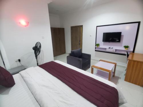 Hebron Hotels And Suites Owerri in אוורי