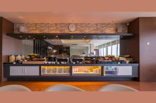 Restaurante, Hotel 88 Embong Malang Tunjungan By WH in Surabaja