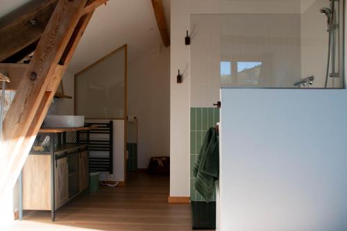 Vannas istaba, Le Machaon - Maison et Table d'Hôtes (Le Machaon - Maison et Table d'Hotes) in Vezins-de-Levezou