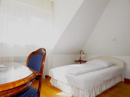 1 twin bed