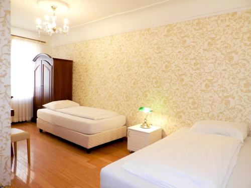 2 twin beds