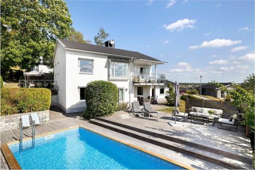 Exclusive villa with a stunning view in Sigtuna