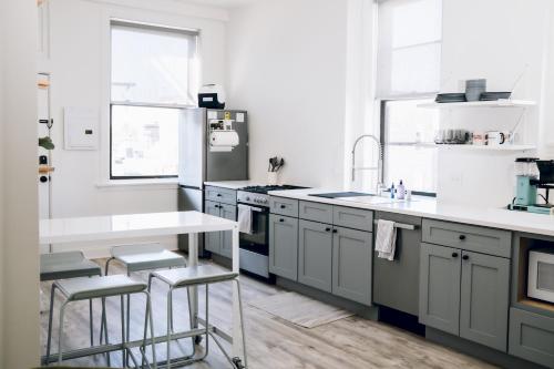 Facilities, The Neighborhood Hotel - Lincoln Park 501 - Three Bedroom Penthouse in Lincoln Park
