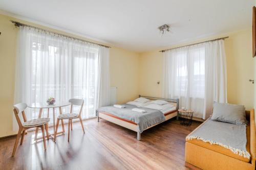 1 king bed, 1 sofa bed