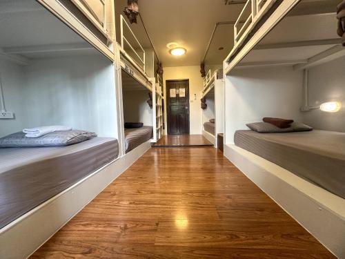 Habitación compartida, mixta, 10 personas