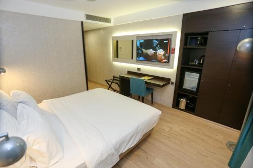 room detail thumbnail 1