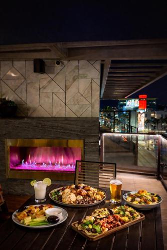 Hollywood Penthouse with Balcony Pool and Hollywood sign View with Free parking, Los Angeles (fotografie 3)