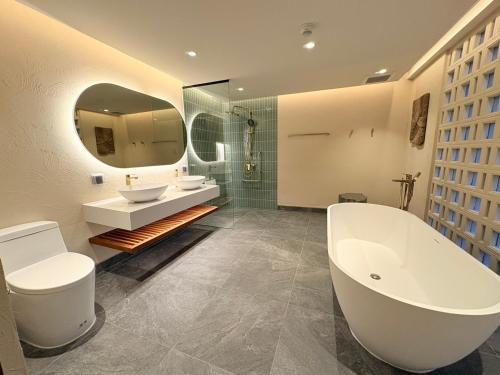 room detail thumbnail 2