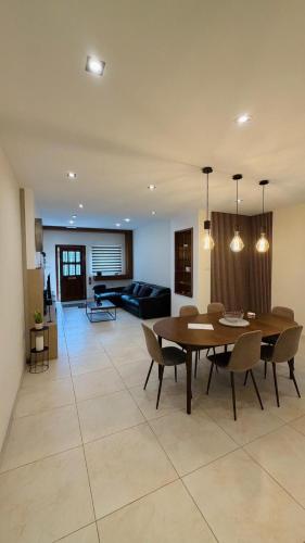 A cosy maisonette steps away from St Thomas Bay - Location saisonnière - Il-Maħsel