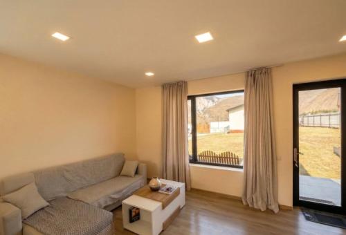 MV Cottage 2 - Two-Bedroom Villa in Tsemi